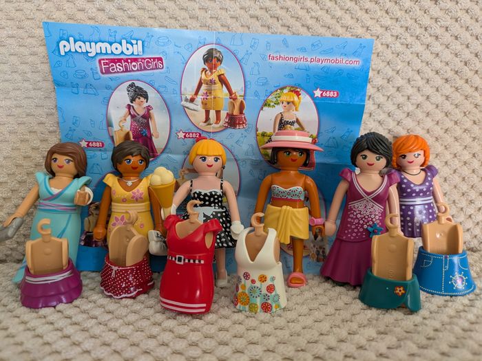 Lot Playmobil Fashion girls Magasin transportable et 6 personnages - photo numéro 2