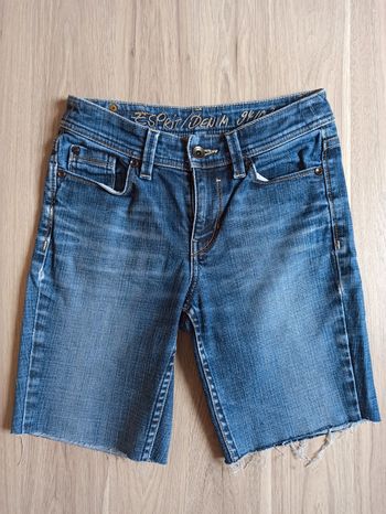 Short esprit taille 35 peut être effiloché comme exemple montrer sur la photo
