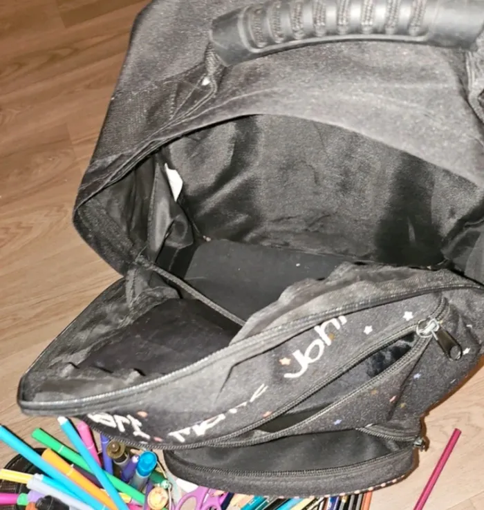 Cartable et trousse neuve - photo numéro 5