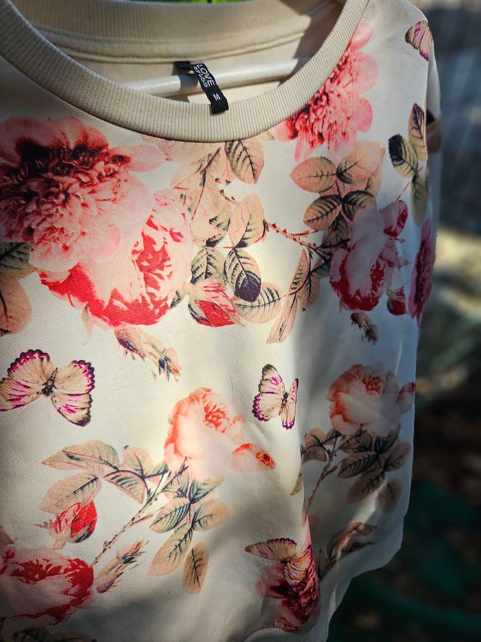 Pull léger taille M motif fleur - photo numéro 3