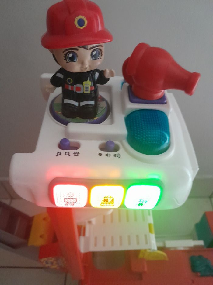 Super camion caserne de pompiers - photo numéro 7