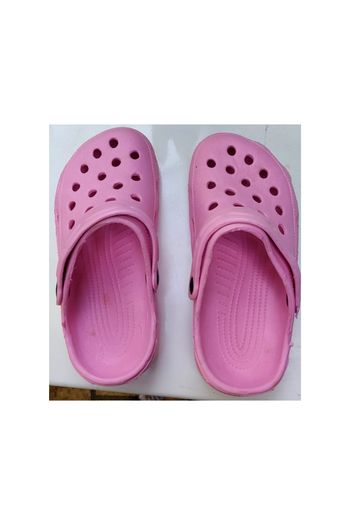 Paire de sabots plastiques type crocs rose T 33