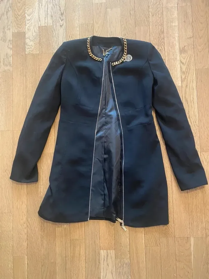 Veste longue noire avec chaîne dorée Elisabetta Franchi taille 44 IT (40 FR) - photo numéro 2
