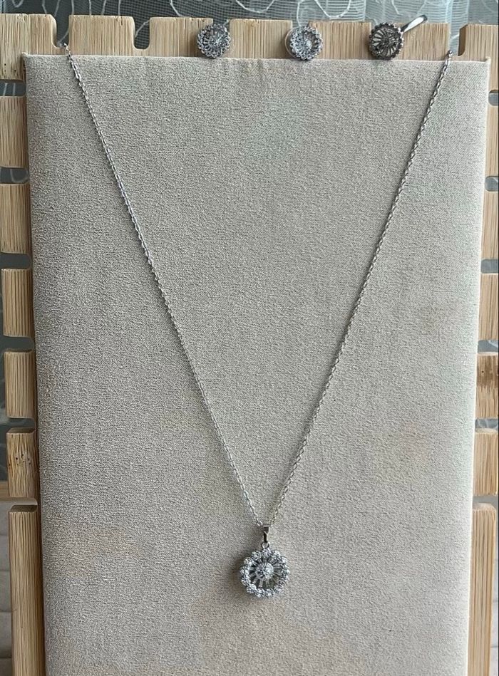 Collier boucles d’oreilles - photo numéro 2