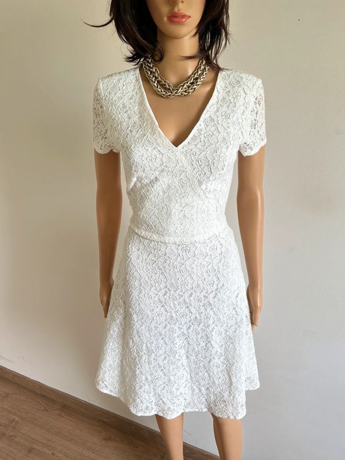 Robe blanche en dentelle Only taille 36 jamais portée
