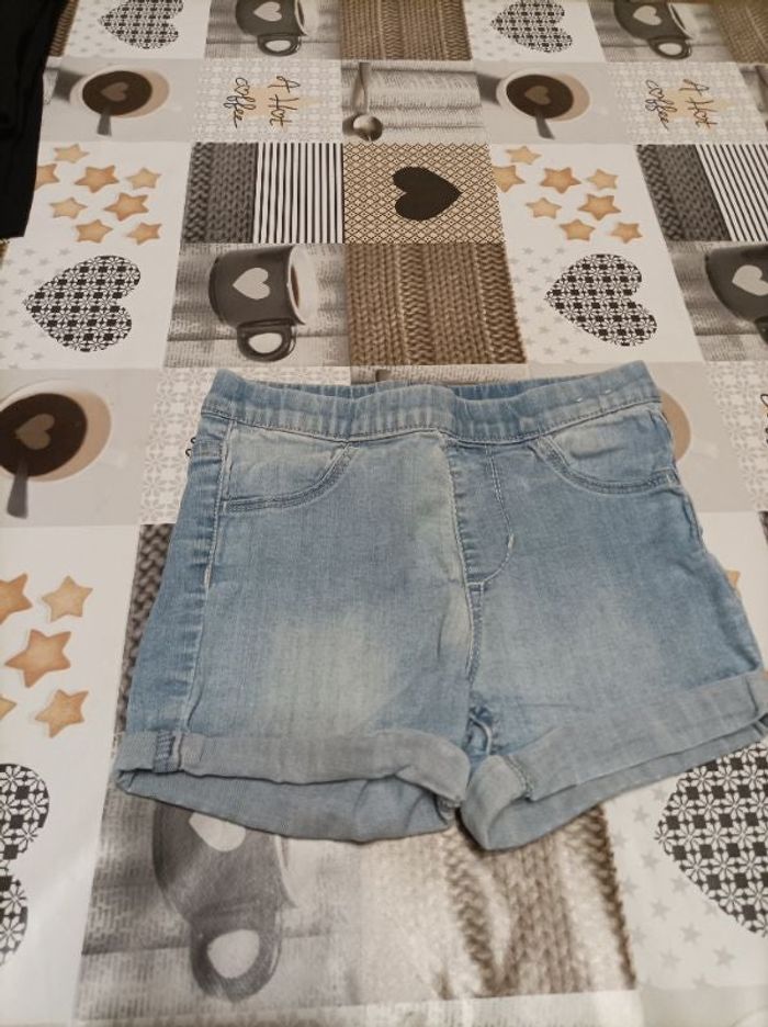 Short 4 ans