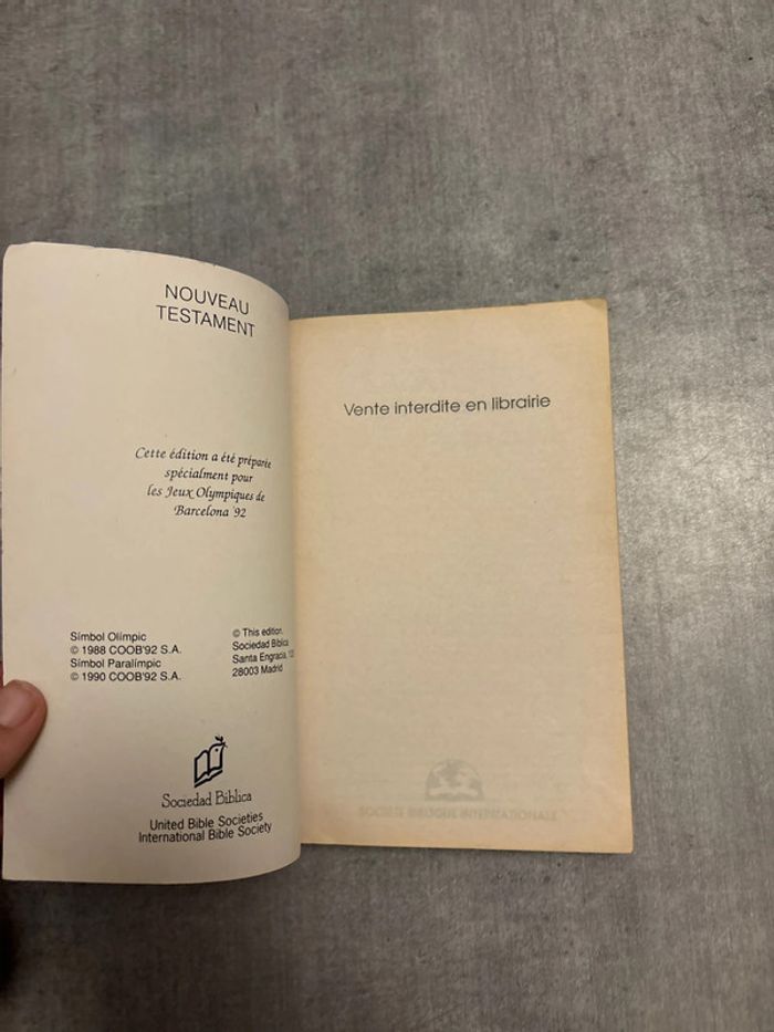 Livre le nouveau testament - photo numéro 2