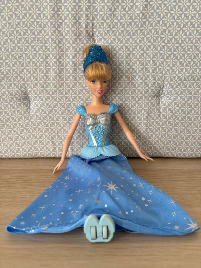Poupée Cendrillon "Robe Virevoltante" - photo numéro 3
