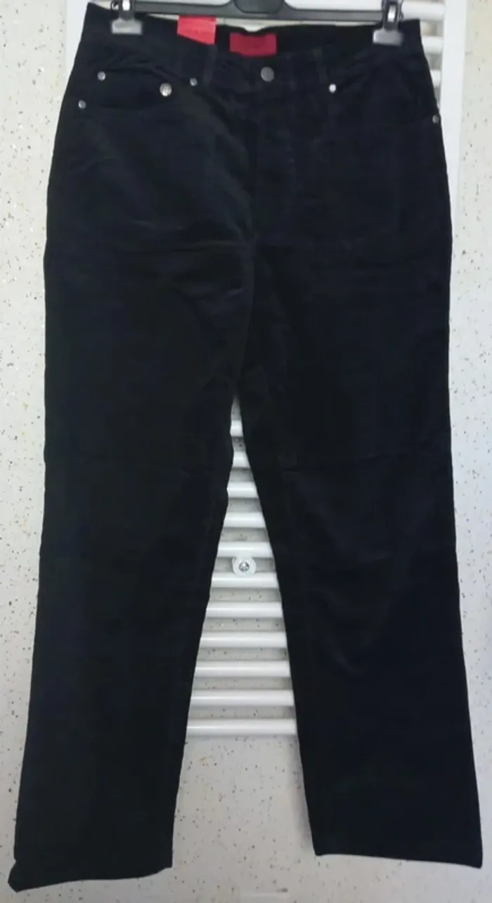 Pantalon en velours noir Pierre Cardin Taille W 34 / L 32 - photo numéro 2