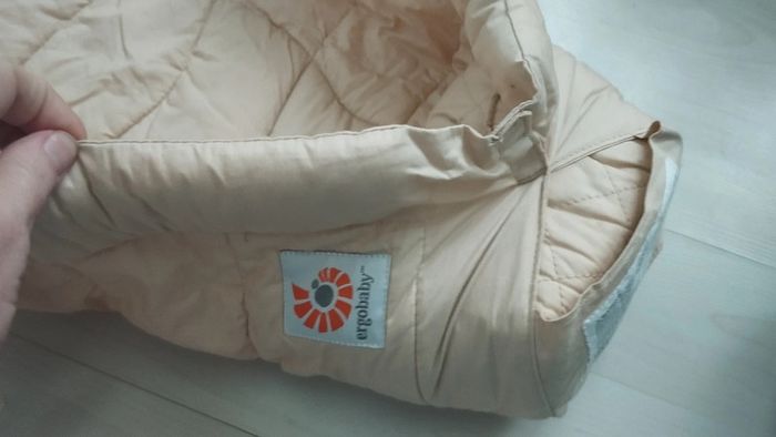 Porte bébé ergo baby + insert bébé - photo numéro 16