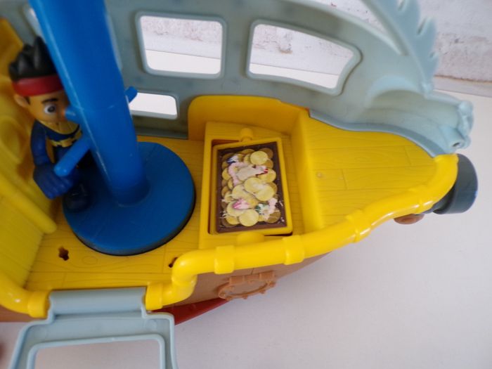 Jake et les pirates du Pays Imaginaire - L'aventure sous-marine de Bucky - photo numéro 4