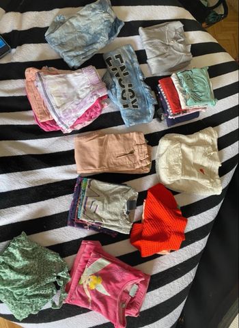 Lot de 29 vêtements fille 4 ans 