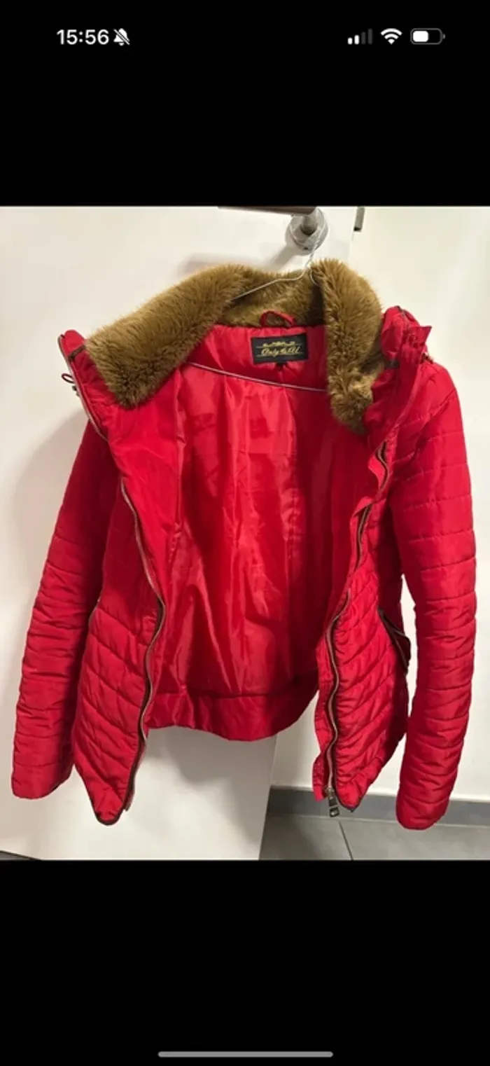 Doudoune rouge taille M bonne etat