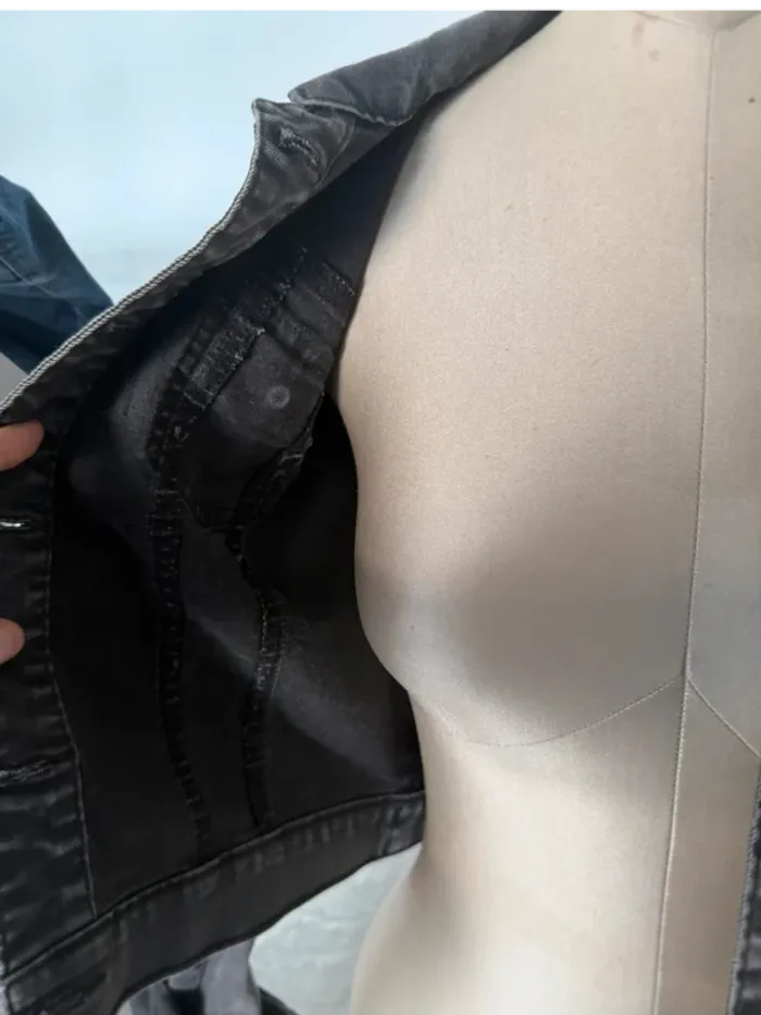 Veste en jean noire délavée – coupe courte - photo numéro 3