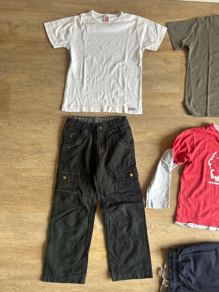 Lot vêtements garçon 8 ans – T-shirts, pantalons, col roulé - photo numéro 2