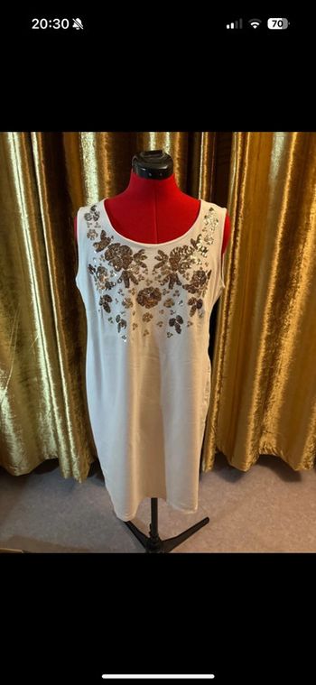 robe blanche et dorée