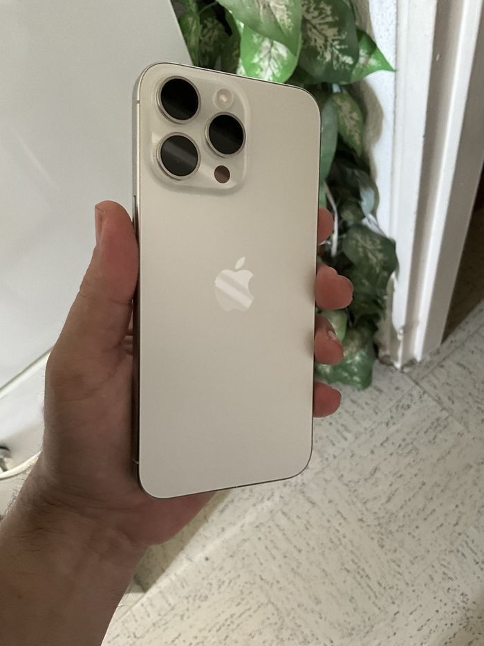 i P h o n e 15 pro max - photo numéro 2