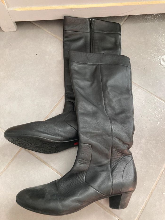 Bottes noires - photo numéro 4