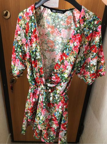 Petite robe fleurie taille S  de Zara