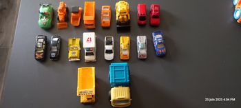 18 petites voitures