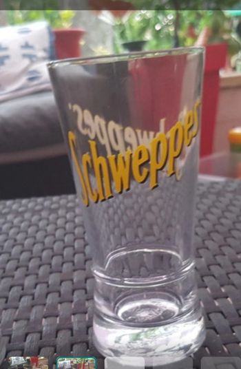 Lot 2 verres schweppes.