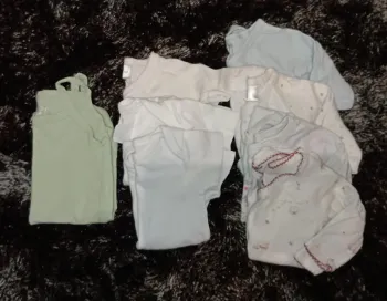 Lot de 8 bodys fille taille 1 mois