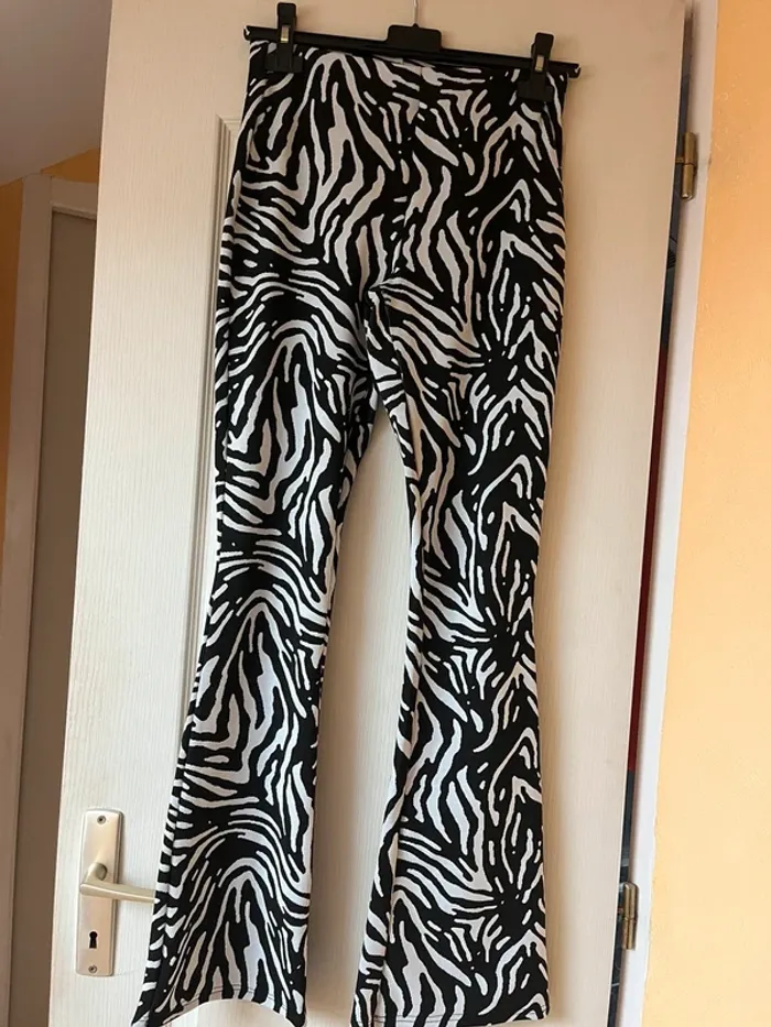 pantalon évasé zara femme motif zébré