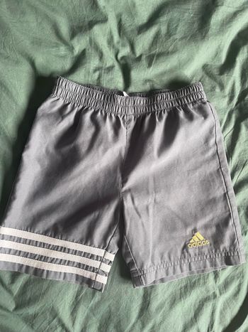 Short gris Adidas