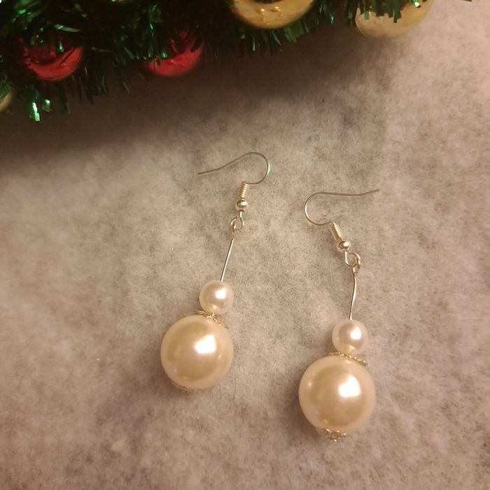 Boucles d'oreilles pendante perles nacré blanche - photo numéro 4