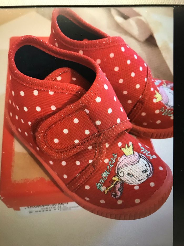Pantoufles enfants pointure 20 - photo numéro 2