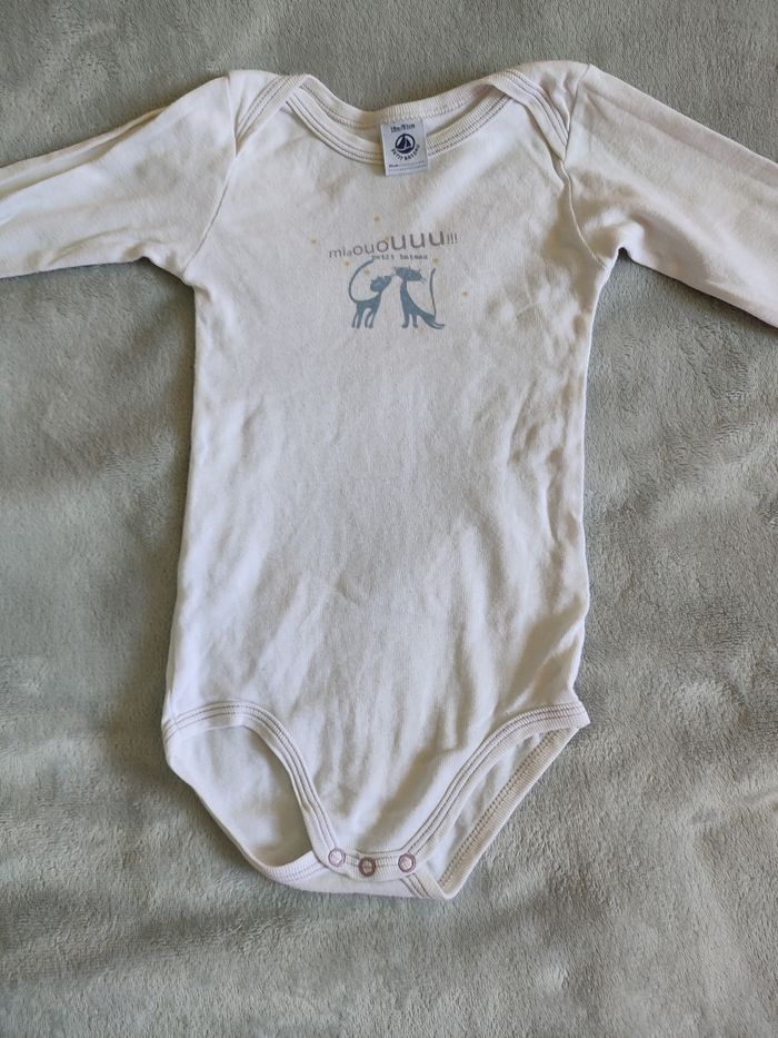 Lot bodies 18 mois - photo numéro 5