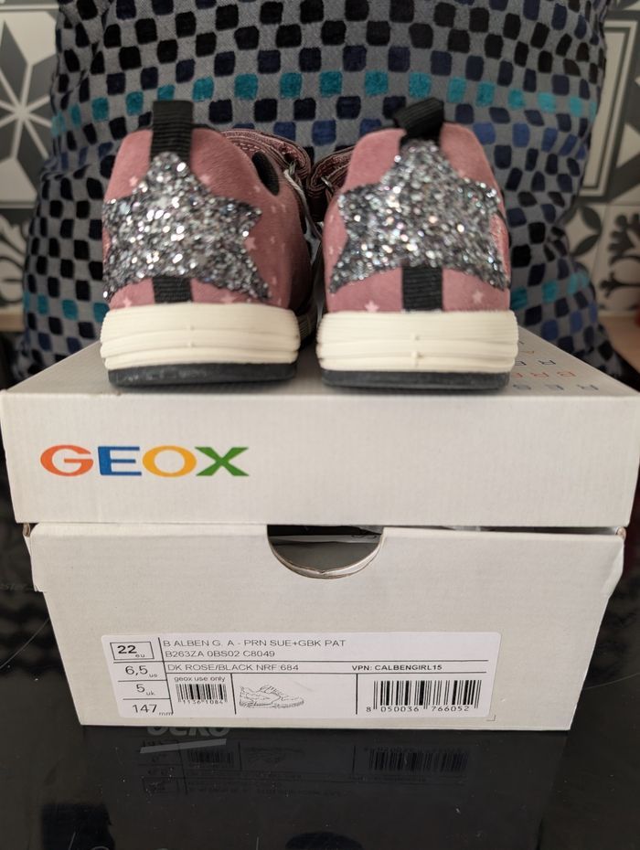 Baskets fille en cuir et autre cuir. Taille 22. Neuf. Geox - photo numéro 2