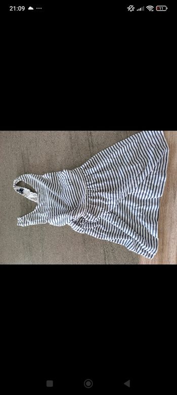 Vends jolie  robe en très bon état 