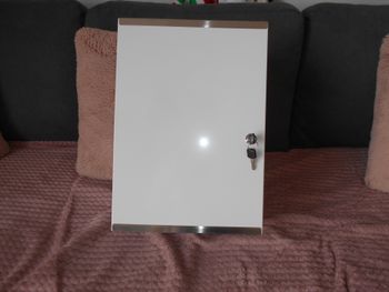 Armoire à pharmacie avec clé