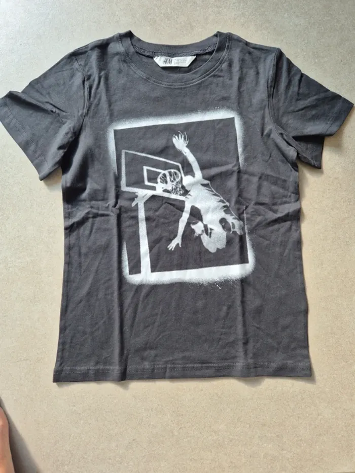 Tee-shirt garçon H&M anthracite baskets 9/10 ans neuf
