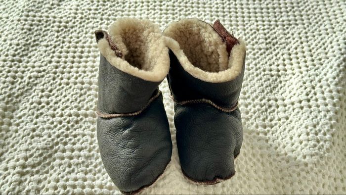 Chaussons bébé peau d’agneau