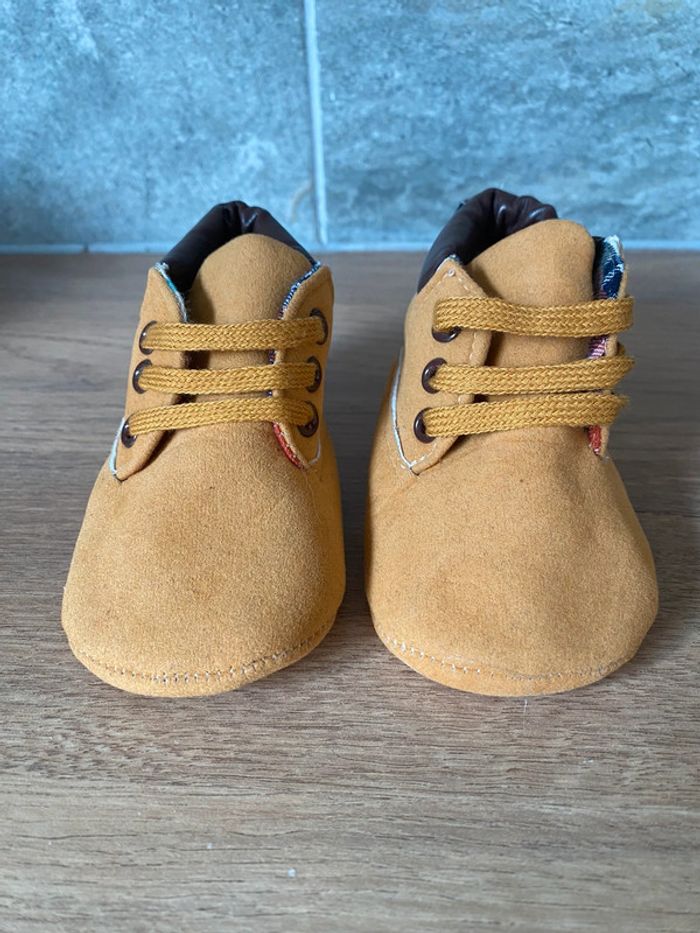 Paire de chaussure marron camel bébé neuve