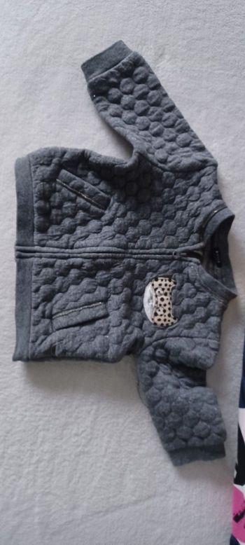 Très belle petite veste bébé fille