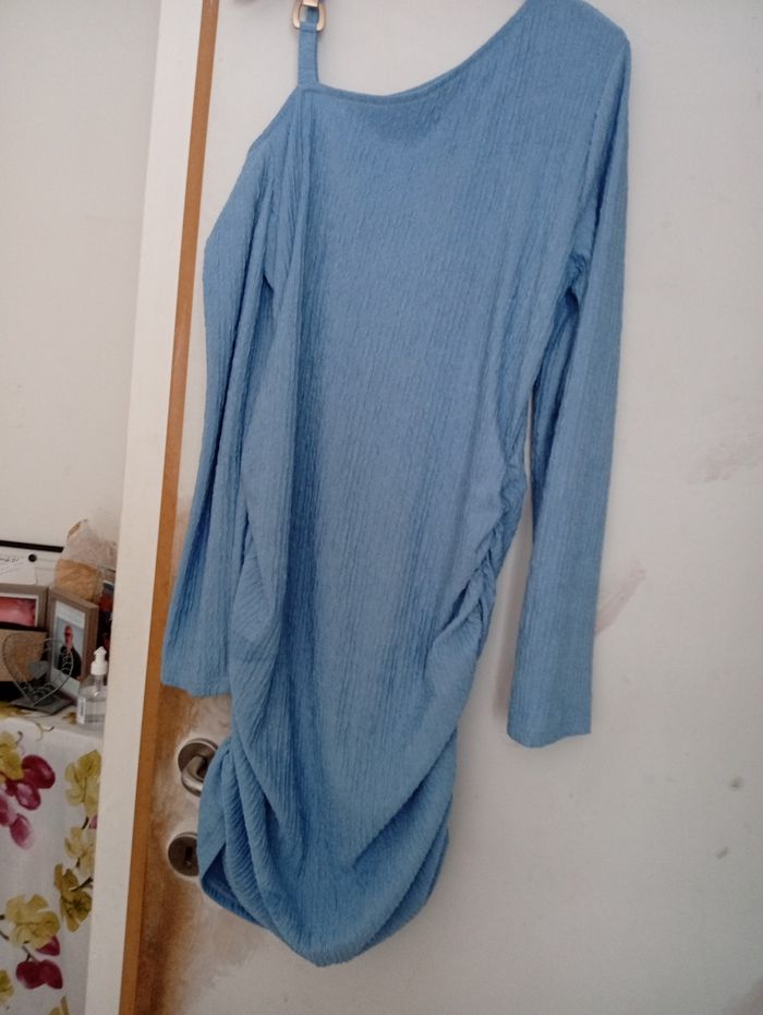 Pantalons et robe et un pulls - photo numéro 7