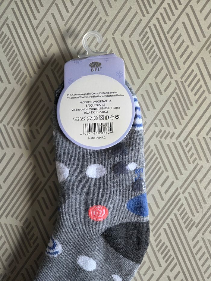 1 paire de chaussettes neuves antidérapante 27/31 - photo numéro 2