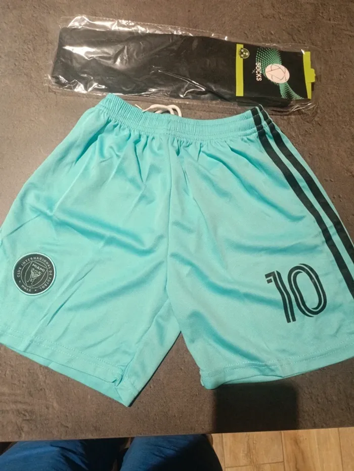 Tenue foot Léo Messi Inter Miami bleu. T.24 - photo numéro 3
