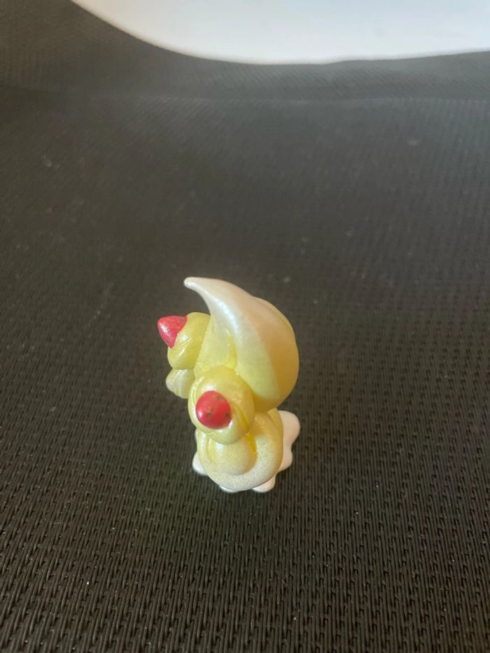 Figurine Charmilly Alcremie Pokémon Nintendo 4,5cm Jazwares brillant. - photo numéro 7