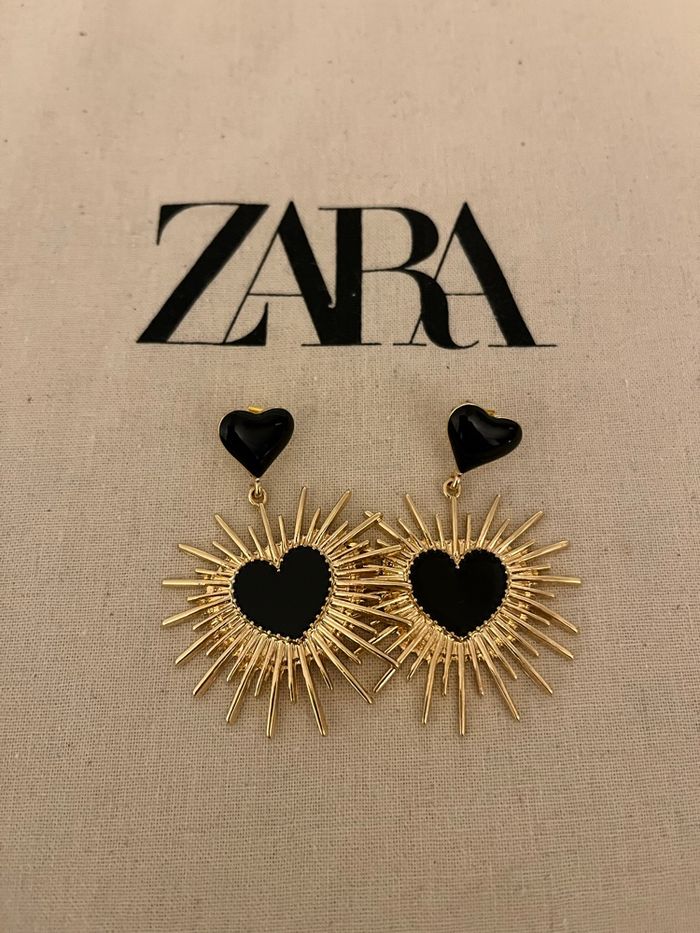 Paire de boucles d’oreilles, soleil, cœur noir et doré