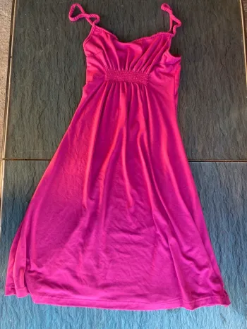 Robe rose à bretelles