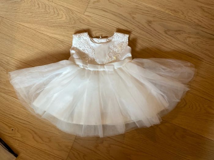 Robe princesse neuve blanche 9 mois