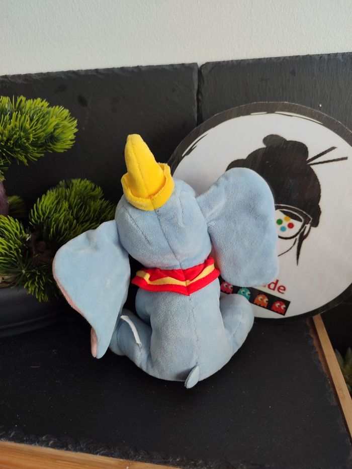 doudou peluche Dumbo Disney bleu gris bonnet jaune collerette rouge rose DD0683 - photo numéro 2