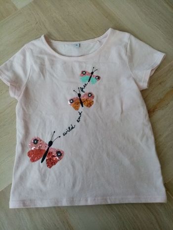 T-shirt avec papillons en sequins