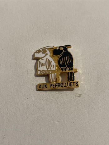 Pin's Aux Perroquets