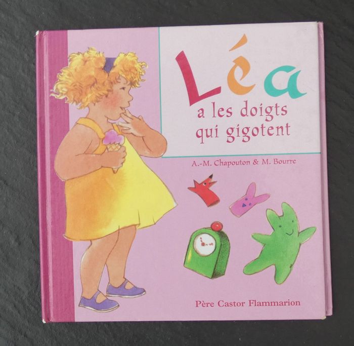 Joli livre "Léa a les doigts qui gigotent"