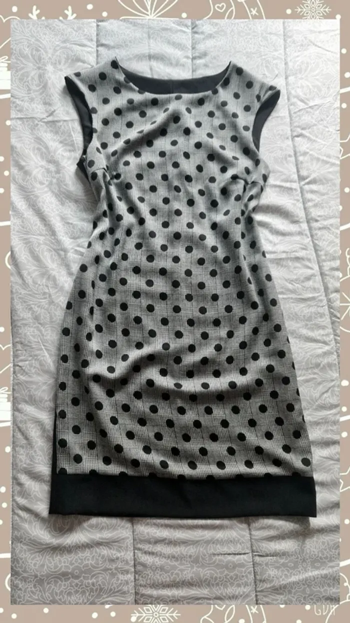 Robe sans manches à pois noirs et gris